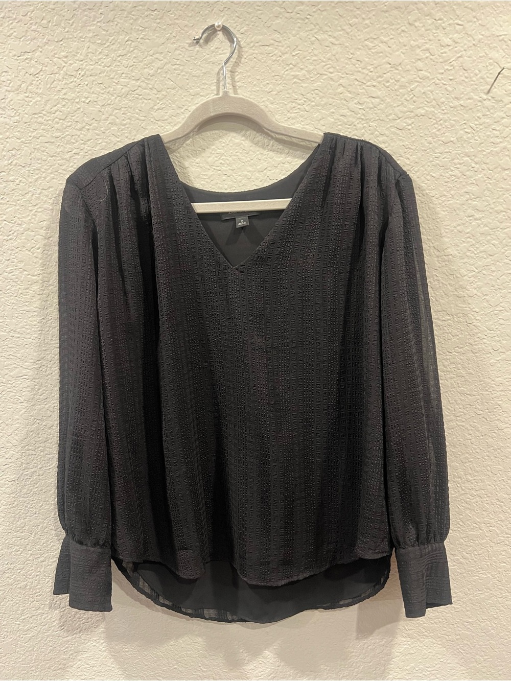 Ann Taylor Black Textured V-Neck Long Sleeve Blouse